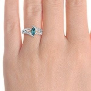 Exquisite sterling silver sapphire ring